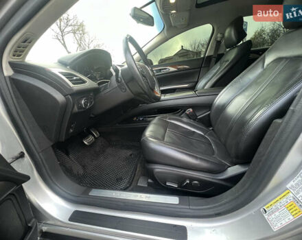 Серый Линкольн МКЗ, объемом двигателя 2 л и пробегом 238 тыс. км за 11800 $, фото 4 на Automoto.ua
