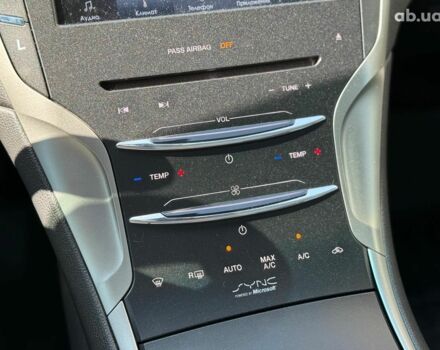 Серый Линкольн МКЗ, объемом двигателя 2 л и пробегом 162 тыс. км за 13990 $, фото 30 на Automoto.ua