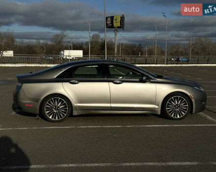 Сірий Лінкольн MKZ, об'ємом двигуна 2 л та пробігом 240 тис. км за 13300 $, фото 1 на Automoto.ua