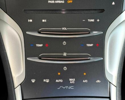 Сірий Лінкольн MKZ, об'ємом двигуна 2 л та пробігом 73 тис. км за 4800 $, фото 10 на Automoto.ua