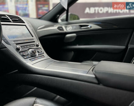 Сірий Лінкольн MKZ, об'ємом двигуна 2.96 л та пробігом 112 тис. км за 21500 $, фото 17 на Automoto.ua