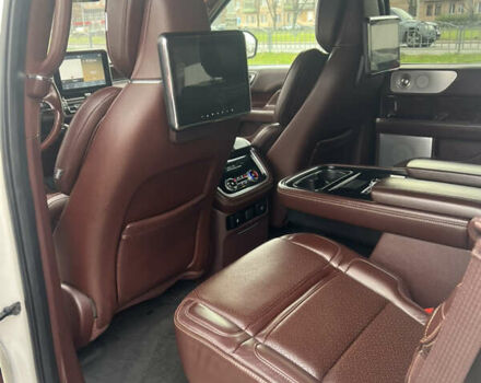 Белый Линкольн Навигатор, объемом двигателя 3.5 л и пробегом 81 тыс. км за 65000 $, фото 19 на Automoto.ua