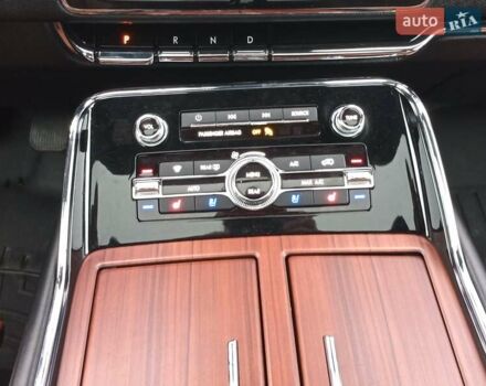 Белый Линкольн Навигатор, объемом двигателя 3.5 л и пробегом 43 тыс. км за 57000 $, фото 12 на Automoto.ua