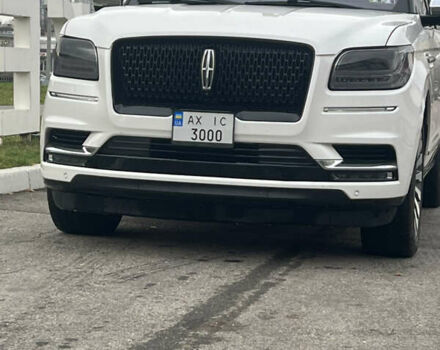 Белый Линкольн Навигатор, объемом двигателя 3.5 л и пробегом 81 тыс. км за 65000 $, фото 2 на Automoto.ua