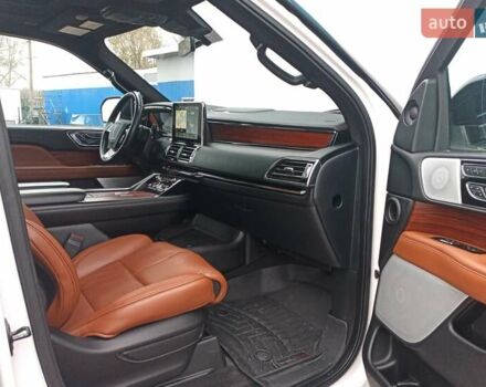 Белый Линкольн Навигатор, объемом двигателя 3.5 л и пробегом 43 тыс. км за 57000 $, фото 23 на Automoto.ua