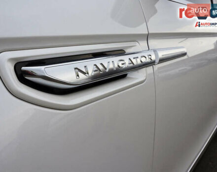 Белый Линкольн Навигатор, объемом двигателя 3.5 л и пробегом 43 тыс. км за 57000 $, фото 6 на Automoto.ua