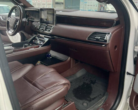 Белый Линкольн Навигатор, объемом двигателя 3.5 л и пробегом 81 тыс. км за 65000 $, фото 21 на Automoto.ua