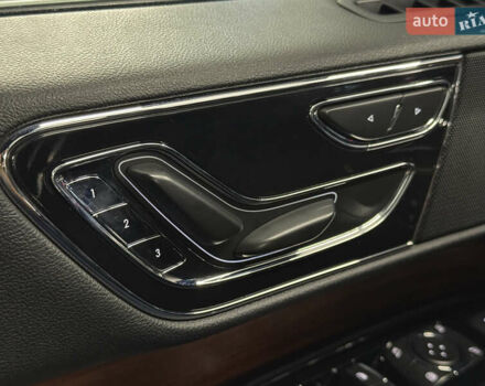 Белый Линкольн Навигатор, объемом двигателя 3.5 л и пробегом 193 тыс. км за 56499 $, фото 25 на Automoto.ua