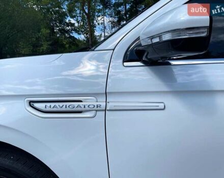 Белый Линкольн Навигатор, объемом двигателя 3.5 л и пробегом 85 тыс. км за 49900 $, фото 5 на Automoto.ua