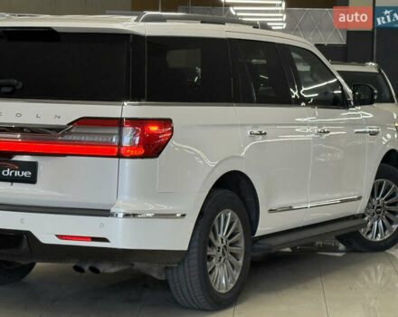 Белый Линкольн Навигатор, объемом двигателя 3.5 л и пробегом 193 тыс. км за 56499 $, фото 7 на Automoto.ua
