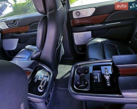 Белый Линкольн Навигатор, объемом двигателя 3.5 л и пробегом 85 тыс. км за 49900 $, фото 18 на Automoto.ua