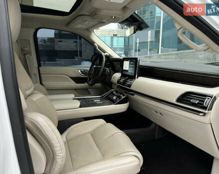 Білий Лінкольн Navigator, об'ємом двигуна 3.5 л та пробігом 78 тис. км за 55000 $, фото 31 на Automoto.ua
