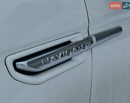 Білий Лінкольн Navigator, об'ємом двигуна 3.5 л та пробігом 78 тис. км за 55000 $, фото 15 на Automoto.ua