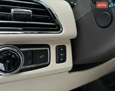 Білий Лінкольн Navigator, об'ємом двигуна 3.5 л та пробігом 78 тис. км за 55000 $, фото 48 на Automoto.ua