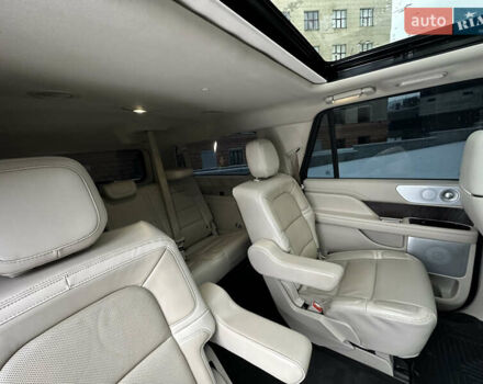 Білий Лінкольн Navigator, об'ємом двигуна 3.5 л та пробігом 78 тис. км за 55000 $, фото 29 на Automoto.ua