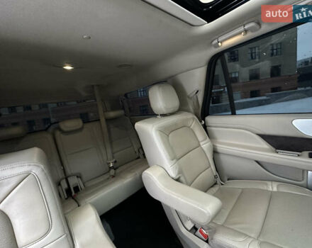 Білий Лінкольн Navigator, об'ємом двигуна 3.5 л та пробігом 78 тис. км за 55000 $, фото 45 на Automoto.ua