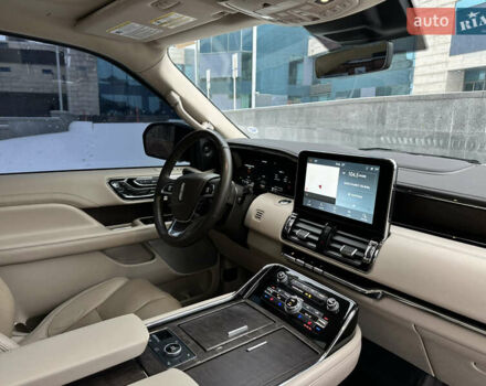 Білий Лінкольн Navigator, об'ємом двигуна 3.5 л та пробігом 78 тис. км за 55000 $, фото 33 на Automoto.ua