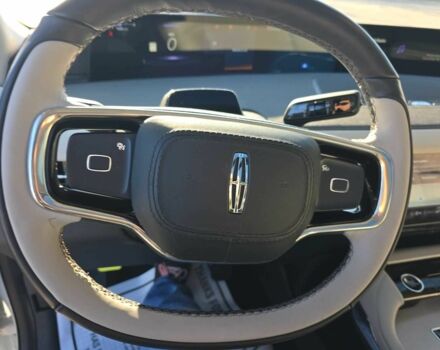 Белый Линкольн Навигатор, объемом двигателя 0 л и пробегом 11 тыс. км за 15000 $, фото 7 на Automoto.ua