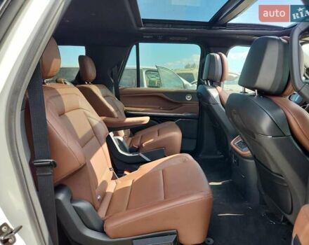 Белый Линкольн Навигатор, объемом двигателя 3.5 л и пробегом 1 тыс. км за 53700 $, фото 7 на Automoto.ua