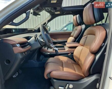 Белый Линкольн Навигатор, объемом двигателя 3.5 л и пробегом 1 тыс. км за 53700 $, фото 5 на Automoto.ua