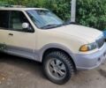 Бежевий Лінкольн Navigator, об'ємом двигуна 5.4 л та пробігом 250 тис. км за 10000 $, фото 3 на Automoto.ua