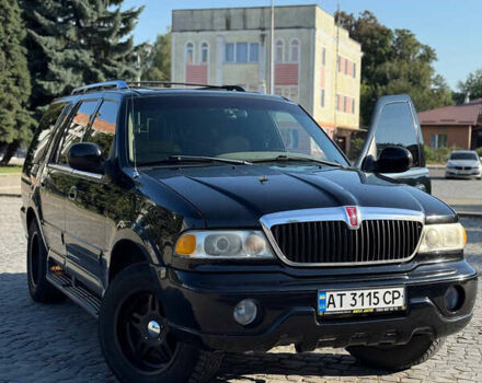 Чорний Лінкольн Navigator, об'ємом двигуна 5.4 л та пробігом 333 тис. км за 9500 $, фото 9 на Automoto.ua