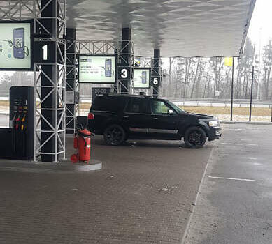 Черный Линкольн Навигатор, объемом двигателя 5.4 л и пробегом 130 тыс. км за 17000 $, фото 15 на Automoto.ua