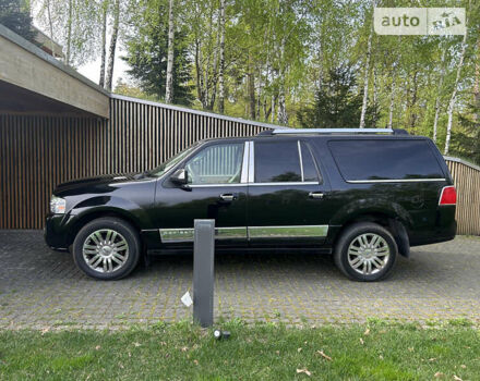 Черный Линкольн Навигатор, объемом двигателя 5.41 л и пробегом 160 тыс. км за 13500 $, фото 5 на Automoto.ua