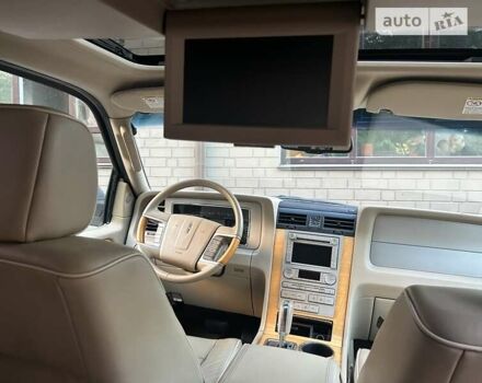 Черный Линкольн Навигатор, объемом двигателя 5.41 л и пробегом 160 тыс. км за 13500 $, фото 25 на Automoto.ua