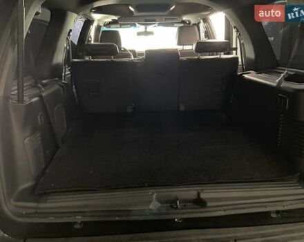 Черный Линкольн Навигатор, объемом двигателя 5.4 л и пробегом 302 тыс. км за 15000 $, фото 7 на Automoto.ua