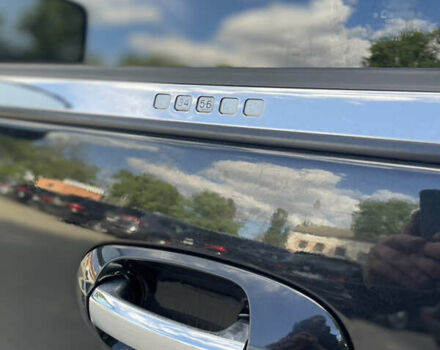 Черный Линкольн Навигатор, объемом двигателя 3.49 л и пробегом 340 тыс. км за 24900 $, фото 27 на Automoto.ua