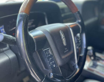 Черный Линкольн Навигатор, объемом двигателя 3.49 л и пробегом 340 тыс. км за 24900 $, фото 4 на Automoto.ua