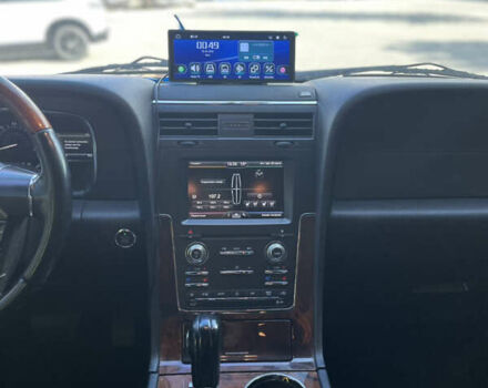 Черный Линкольн Навигатор, объемом двигателя 3.49 л и пробегом 340 тыс. км за 24900 $, фото 6 на Automoto.ua