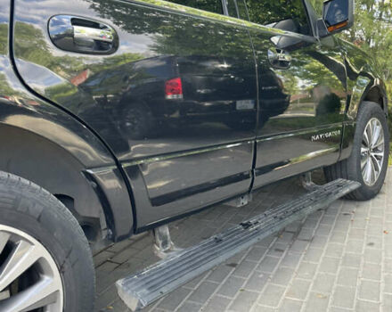 Черный Линкольн Навигатор, объемом двигателя 3.49 л и пробегом 340 тыс. км за 24900 $, фото 16 на Automoto.ua