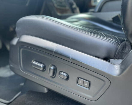 Черный Линкольн Навигатор, объемом двигателя 3.49 л и пробегом 340 тыс. км за 24900 $, фото 25 на Automoto.ua