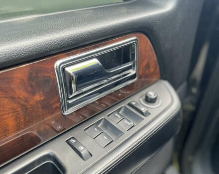 Черный Линкольн Навигатор, объемом двигателя 3.49 л и пробегом 340 тыс. км за 24900 $, фото 2 на Automoto.ua