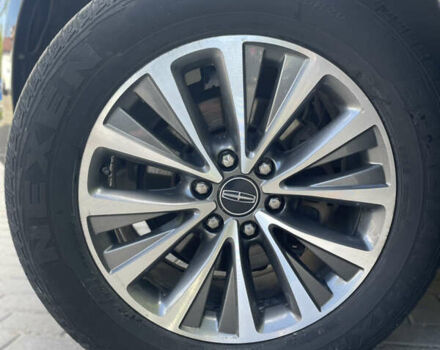 Черный Линкольн Навигатор, объемом двигателя 3.49 л и пробегом 340 тыс. км за 24900 $, фото 29 на Automoto.ua