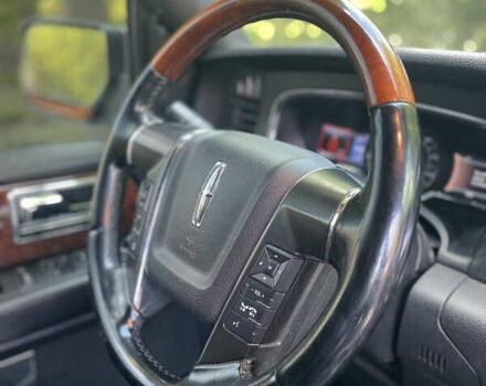 Черный Линкольн Навигатор, объемом двигателя 3.49 л и пробегом 340 тыс. км за 24900 $, фото 20 на Automoto.ua