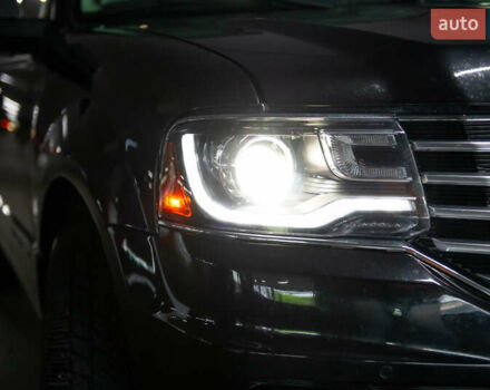 Черный Линкольн Навигатор, объемом двигателя 3.5 л и пробегом 153 тыс. км за 25600 $, фото 69 на Automoto.ua