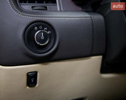 Черный Линкольн Навигатор, объемом двигателя 3.5 л и пробегом 153 тыс. км за 25600 $, фото 90 на Automoto.ua