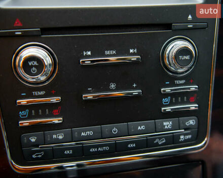 Черный Линкольн Навигатор, объемом двигателя 3.5 л и пробегом 153 тыс. км за 25600 $, фото 51 на Automoto.ua