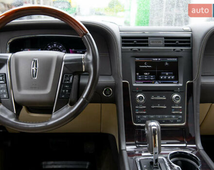 Черный Линкольн Навигатор, объемом двигателя 3.5 л и пробегом 153 тыс. км за 25600 $, фото 38 на Automoto.ua