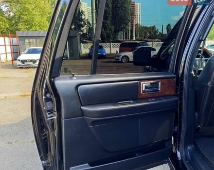 Чорний Лінкольн Navigator, об'ємом двигуна 3.5 л та пробігом 306 тис. км за 21000 $, фото 23 на Automoto.ua