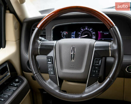 Черный Линкольн Навигатор, объемом двигателя 3.5 л и пробегом 153 тыс. км за 25600 $, фото 37 на Automoto.ua