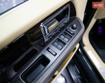 Черный Линкольн Навигатор, объемом двигателя 3.5 л и пробегом 153 тыс. км за 25600 $, фото 89 на Automoto.ua