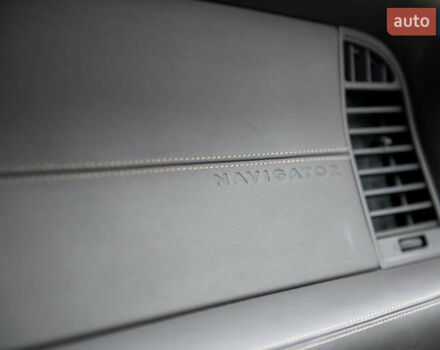 Черный Линкольн Навигатор, объемом двигателя 3.5 л и пробегом 153 тыс. км за 25600 $, фото 55 на Automoto.ua