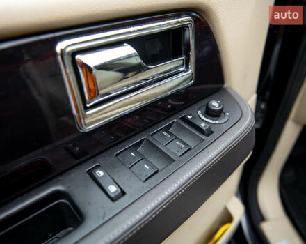 Черный Линкольн Навигатор, объемом двигателя 3.5 л и пробегом 153 тыс. км за 25600 $, фото 45 на Automoto.ua