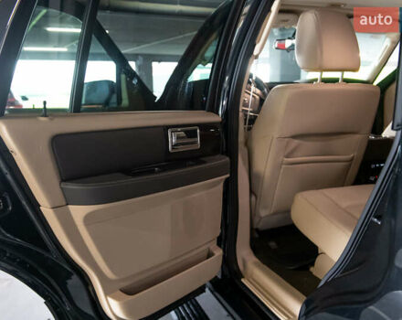 Черный Линкольн Навигатор, объемом двигателя 3.5 л и пробегом 153 тыс. км за 25600 $, фото 19 на Automoto.ua