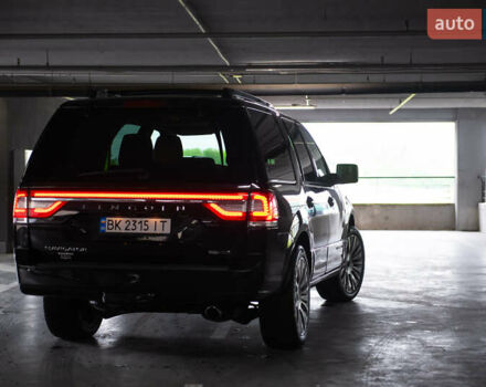 Черный Линкольн Навигатор, объемом двигателя 3.5 л и пробегом 153 тыс. км за 25600 $, фото 4 на Automoto.ua