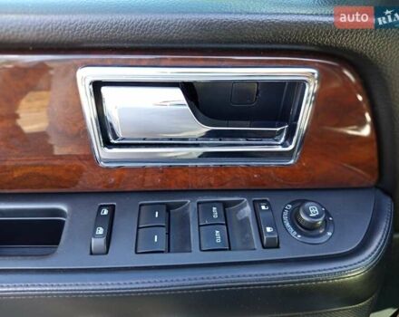Чорний Лінкольн Navigator, об'ємом двигуна 3.5 л та пробігом 306 тис. км за 21000 $, фото 10 на Automoto.ua
